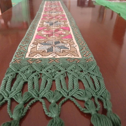 Runner central with handmade embroidery and rich fringes new