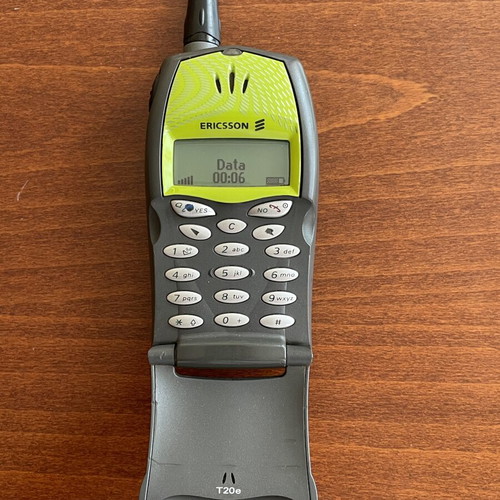 Ericsson T20e mobile phone