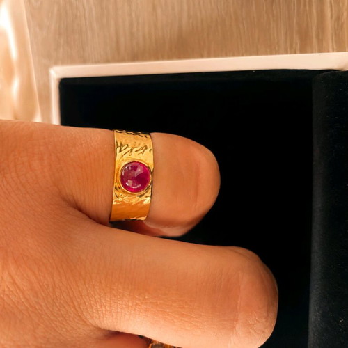 Gold ring 18 carat with ruby custom made new