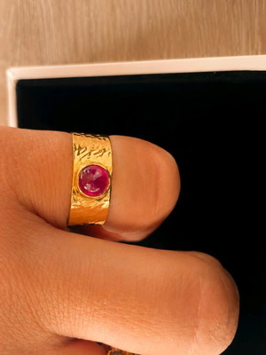 Gold ring 18 carat with ruby custom made new