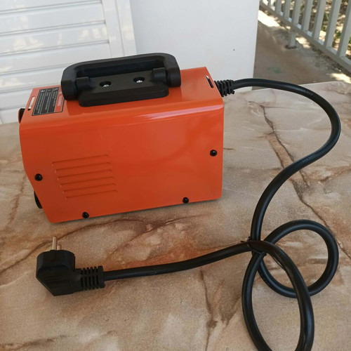 Welding machine 250 amp like new, compact size