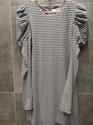Dress size M like new, elastic fabric, black and gray