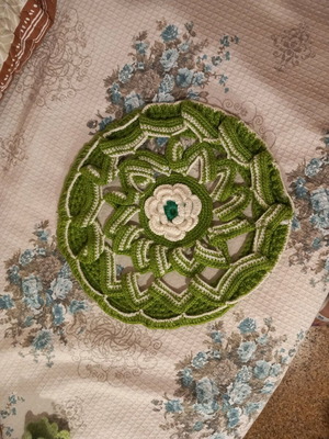 Handmade crochet decorative pillow cover vintage like new for round pillow