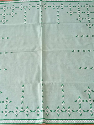 Tablecloth with hand embroidery new, size 70/70 cm