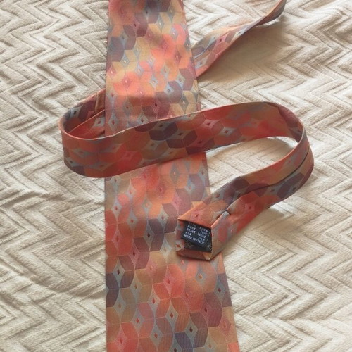 Gianni Versace tie like new, 100% silk, geometric diamond pattern