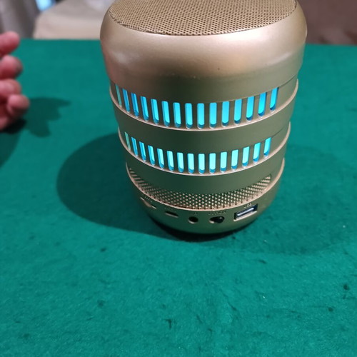 Bluetooth Speaker LN-18 Gold with LED Lighting like new