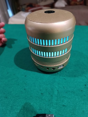 Bluetooth Speaker LN-18 Gold with LED Lighting like new