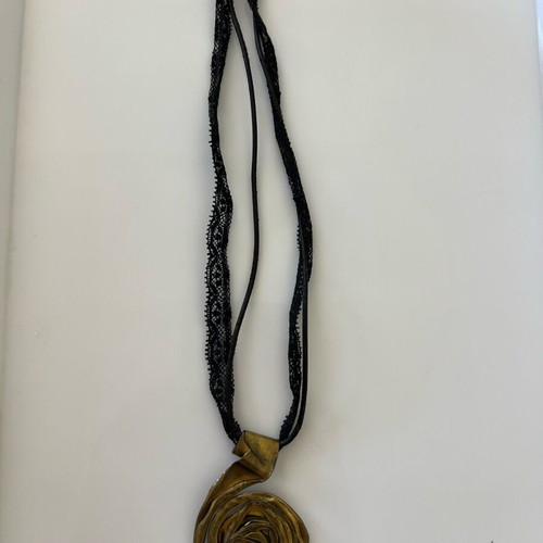 Vintage necklace with bronze design, lace and leather like new