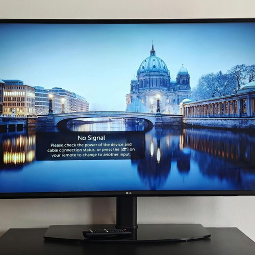 LG 49" 4K UHD Smart TV 49UK6300PLB like new with aftermarket base