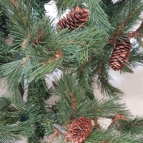 Christmas hanging tree 1.10m×0.80 with pine cones new