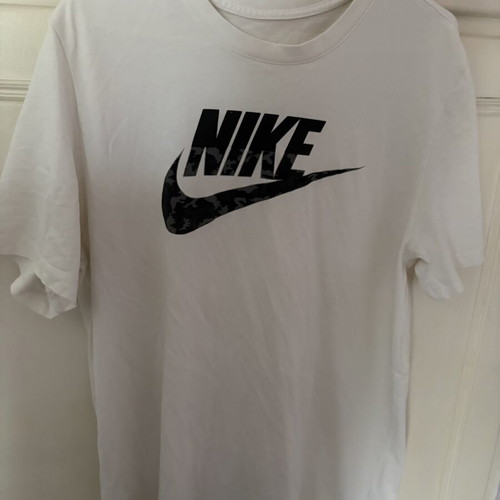Nike T-shirt used, men's size L, white with small repairs
