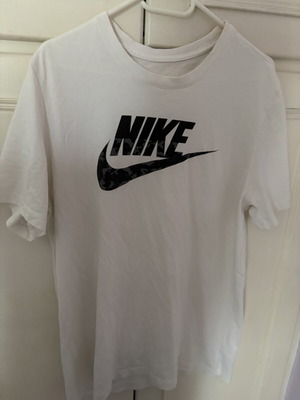 Nike T-shirt used, men's size L, white with small repairs