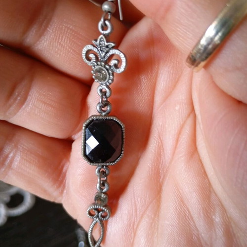 Dangling earrings like new with hematite stone