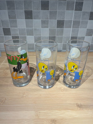 Looney Tunes collectible glasses like new, set of 3 pieces