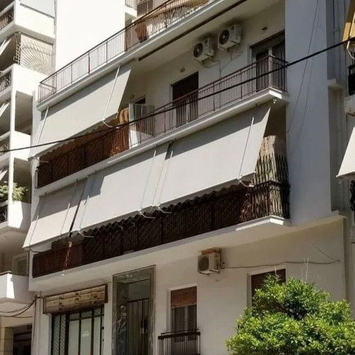Building 390 m² in Piraiki with 5 apartments and 1 shop