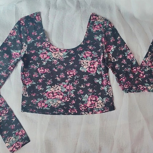 Flower crop top used, long sleeve black with pink flowers, size M