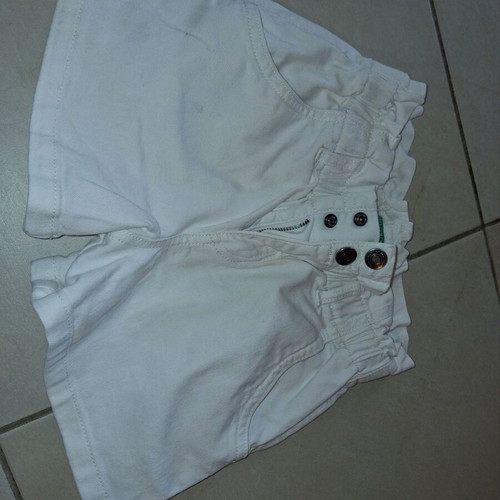 White Benetton shorts for girls like new, size 140 cm
