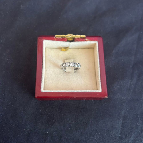 Silver ring with white stones like new