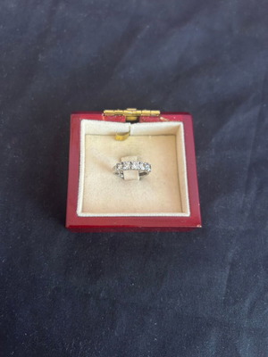 Silver ring with white stones like new