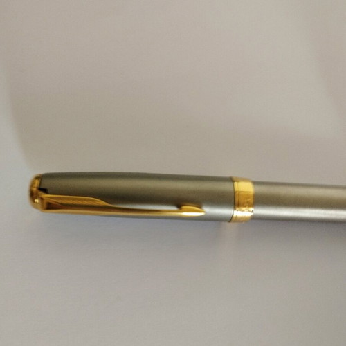 Parker Sonnet pen in case like new, gold with gray matte