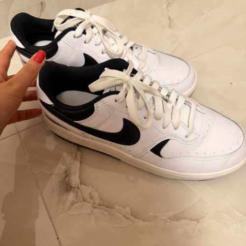Nike sneakers size 42, black and white