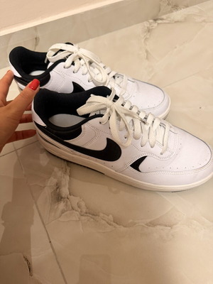 Nike sneakers size 42, black and white
