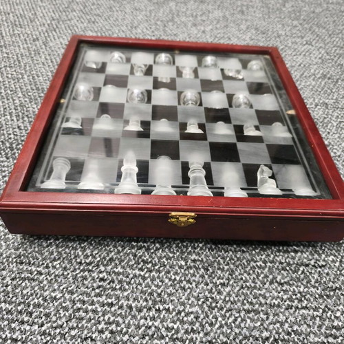 Glass chess set large new with wooden case luxury