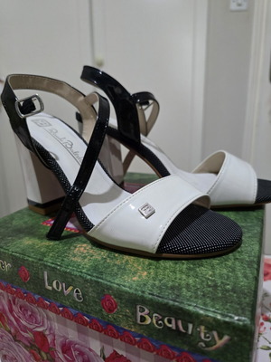 Vintage Industries sandals platform size 37 new, black multicolor