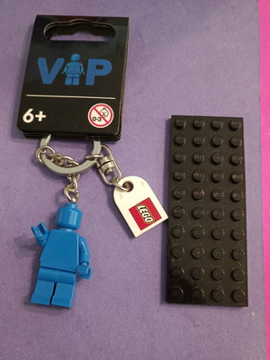 Lego 854090 VIP Blue Key Chain new