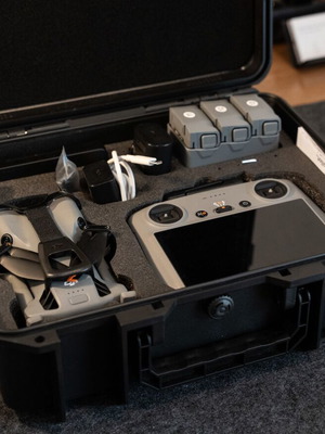 DJI Mini 5 Pro Fly More Combo like new with extras