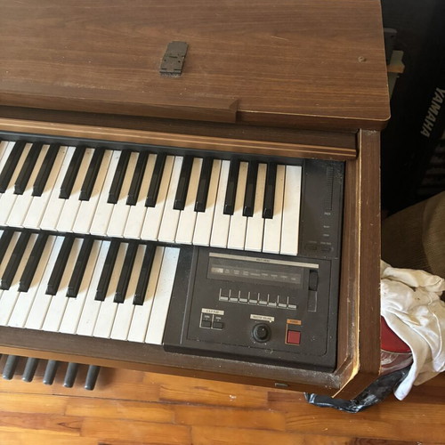 Piano used, very good condition and works well