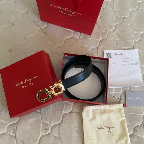 Salvatore Ferragamo belt with elegant minimal design
