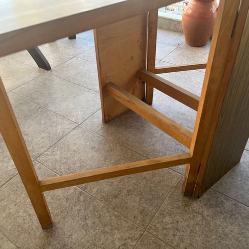 Folding dining table like new, compact and sturdy