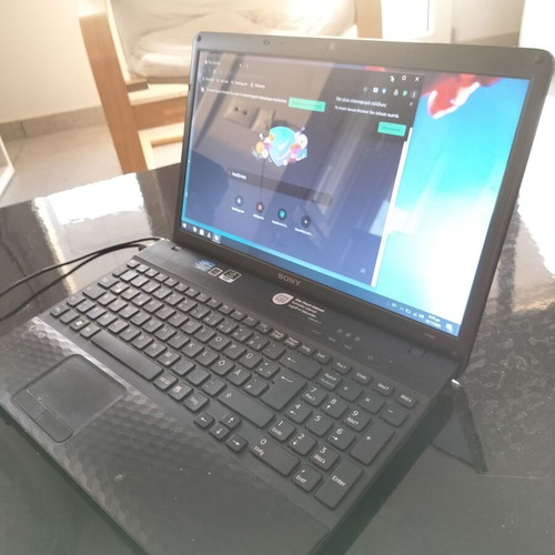 Sony VAIO 15.5" PCG 71811M laptop, Intel Core i3, 8GB RAM, 120GB SSD
