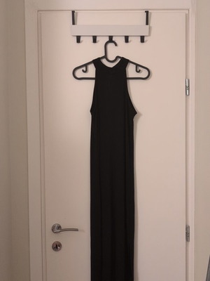 Elegant midi dress black elastic like new