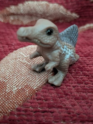 Spinosaure from Kinder Surprise 2025 like new