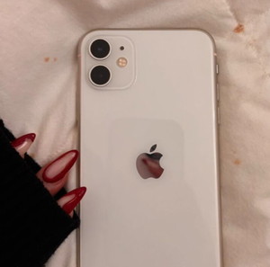 iPhone 11 64GB - Σε καλή κατάσταση + 7 θήκες δώρο