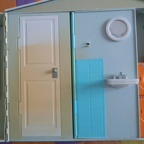 Vintage Mattel dollhouse 2005 like new