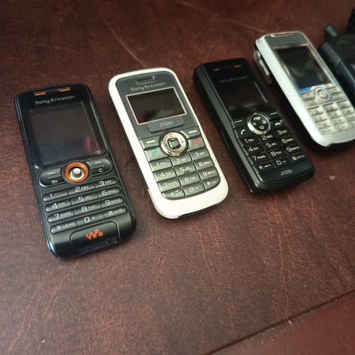 Ericsson mobile phones used, pack of 5 with charger, dual SIM