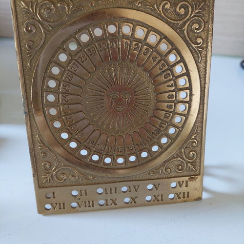 Bronze desk calendar like new