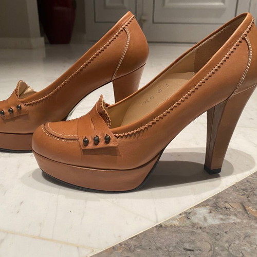 Rebeca Sanver tan pumps like new size 40