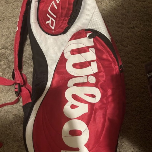 Wilson tennis bag like new with multiple compartments