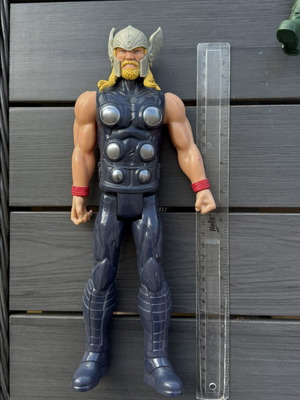 Φιγούρα Marvel Thor 30 εκατοστών σαν καινούργιο από τη σειρά Hasbro Avengers Titan