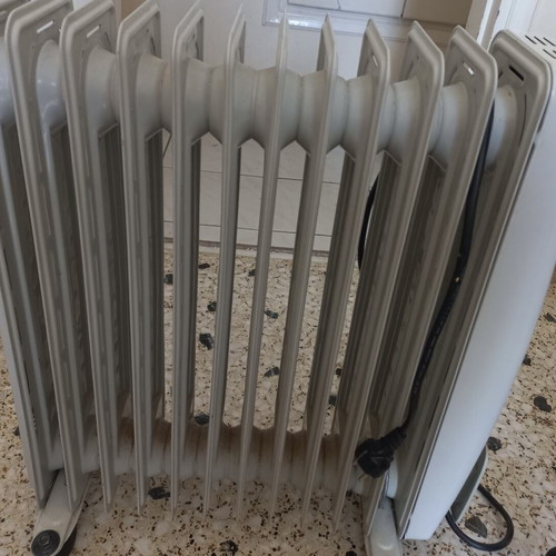Delonghi καλοριφέρ μεταχειρισμένο, σε πολύ καλή κατάσταση