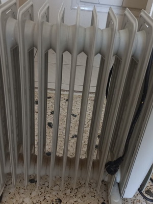 Delonghi καλοριφέρ μεταχειρισμένο, σε πολύ καλή κατάσταση