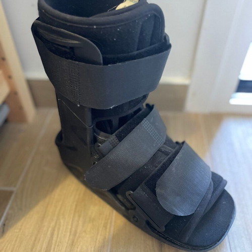 Orthopedic boot used, size small