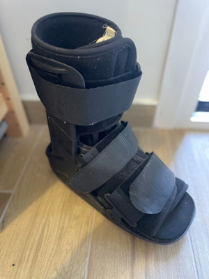 Orthopedic boot used, size small