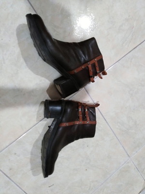 Μποτάκια ιταλικά καφέ από μαλακό δέρμα σαν καινούργια, αντιολισθητική σόλα