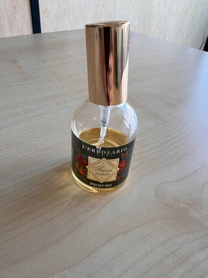 Fioriscuri perfume used with floral notes