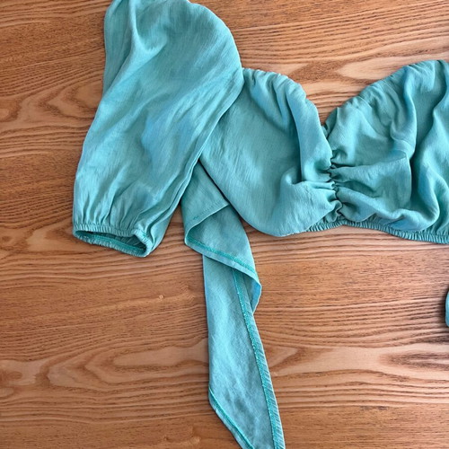 Bubblegun top size L like new, green